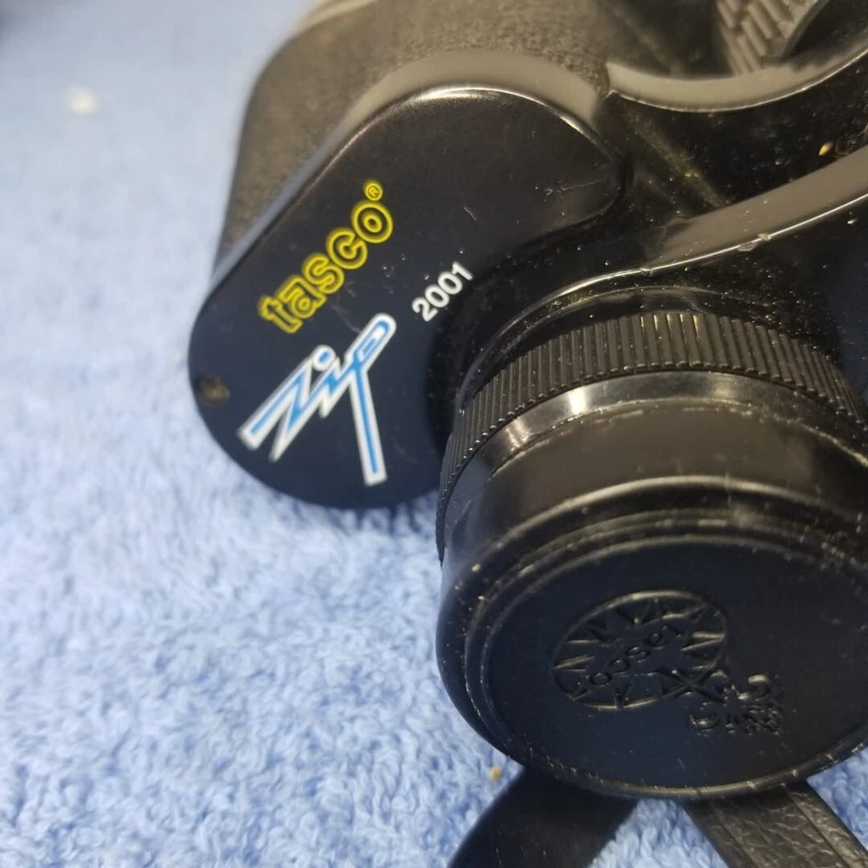 Tasco Zip 2001 Binoculars - 7x35mm Wide Angle, 500 FT/1000 Yds. 167M/10 - Image 3 of 4