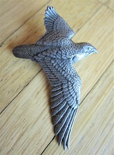 Jagd / Trachten / Anstecker / Brosche, kein Pin : Falkner Falke Bussard - 5,8 cm