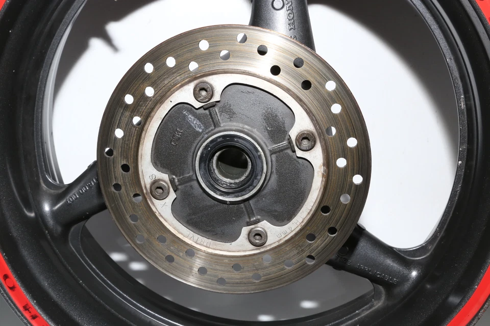 Llanta trasera Honda Cbr929rr 2000-2001 OEM (BAMBOLEO MENOR) Foto 2 de 4