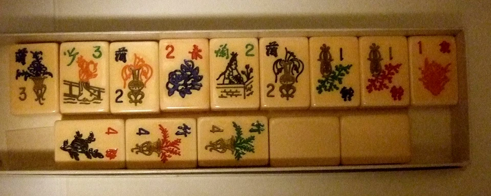 Vintage Mah Jong Tiles Cream Colored Catalin Flowers Mah Jongg 1950's - Image 3 of 4