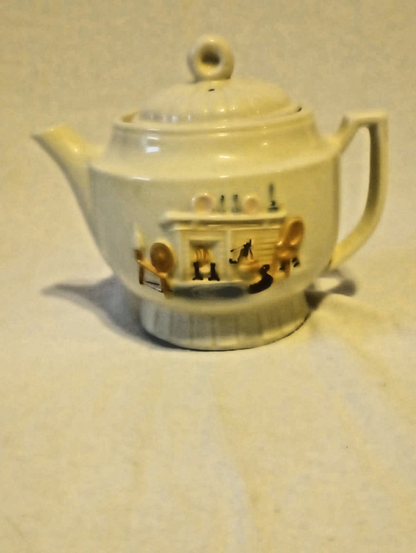 Vintage Tea Pot PORCELEIR porcelain vitreous Fire Place Scene 1.5 Quart