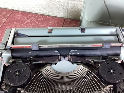 1968 HERMES 3000 HP-2/66 Portable Typewriter Sea Foam Green Case