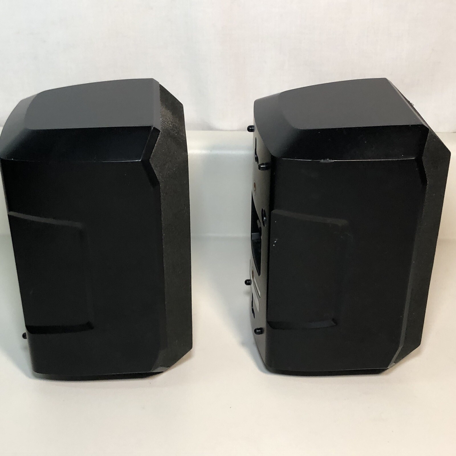 Set Of 2 Speakers Yamaha NS-AP2600S Surround 