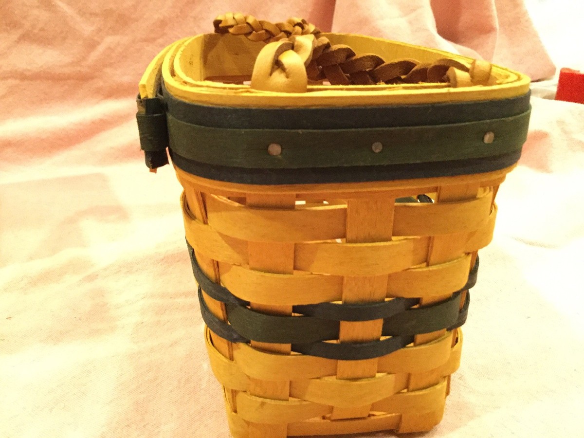 Longaberger 1997 Collectors Club Renewal Basket Basket