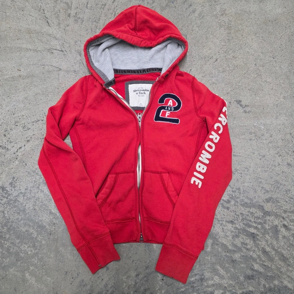 Винтажная женская толстовка с капюшоном Y2K Abercrombie & Fitch красная на молнии с надписью средний размер - Изображение 2 из 4