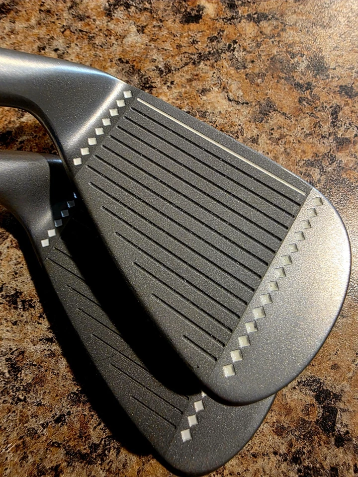 Cleveland Tour Action Reg.588 PW y 9 Hierro Nuevo Foto 4 de 4