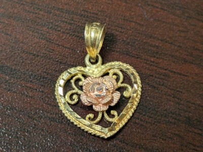 14k Black Hills Gold Herz und Rose kleiner Anhänger 0,9 Gramm