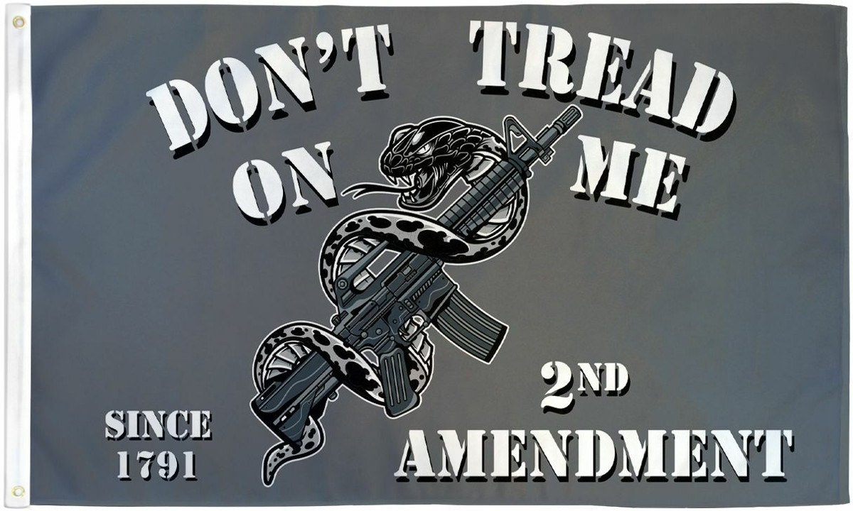 Don't Tread On Me Flagge – 3'x5' (90x150 Cm), Schwarz Mit M16 Gekreuzten Gewehren | 100% Polyester Für Indoor/Outdoor