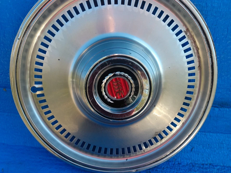 Una cubierta de rueda original Ford Torino Elite 1974 a 1979 tapacubos 15 pulgadas ¡¡bonita!!! Foto 3 de 4