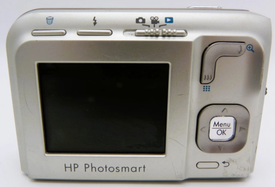 HP Photosmart M437 5.0MP Digital Point And Shoot Compact Camera With Charger - Image 4 of 4