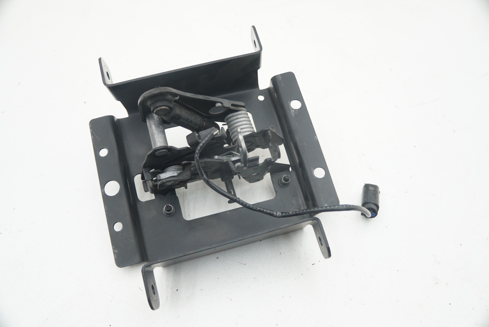 Front Hood Bonnet Lock Latch Actuator Bracket 51237184933 Rolls Royce Ghost