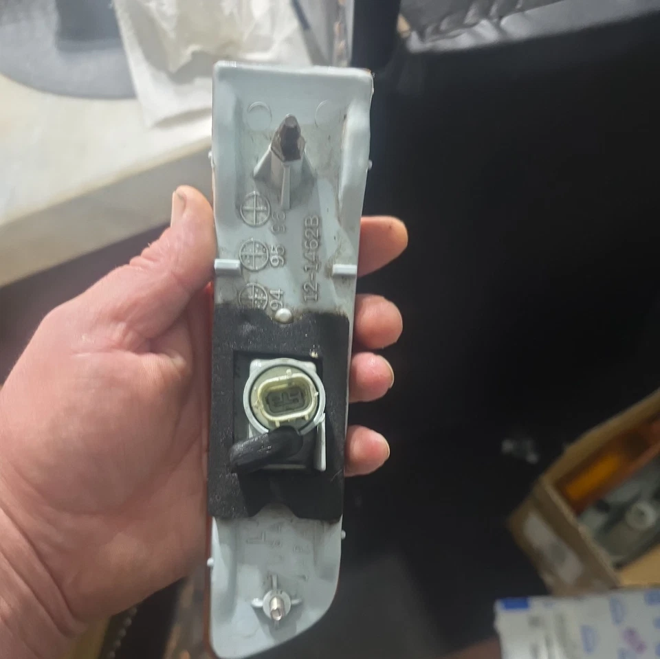 Conjunto de luz marcadora lateral TYC 12-1462-00 se adapta a 92-95 Toyota Camry Lh Foto 2 de 4