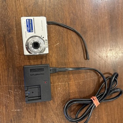 Olympus FE FE-190 6.0MP Digital Camera - Silver - Tested