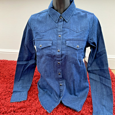 Damen Jeanshemd Größe XS von Goodthreads - Achsel zu Achsel misst 19 Zoll neu mit Etikett