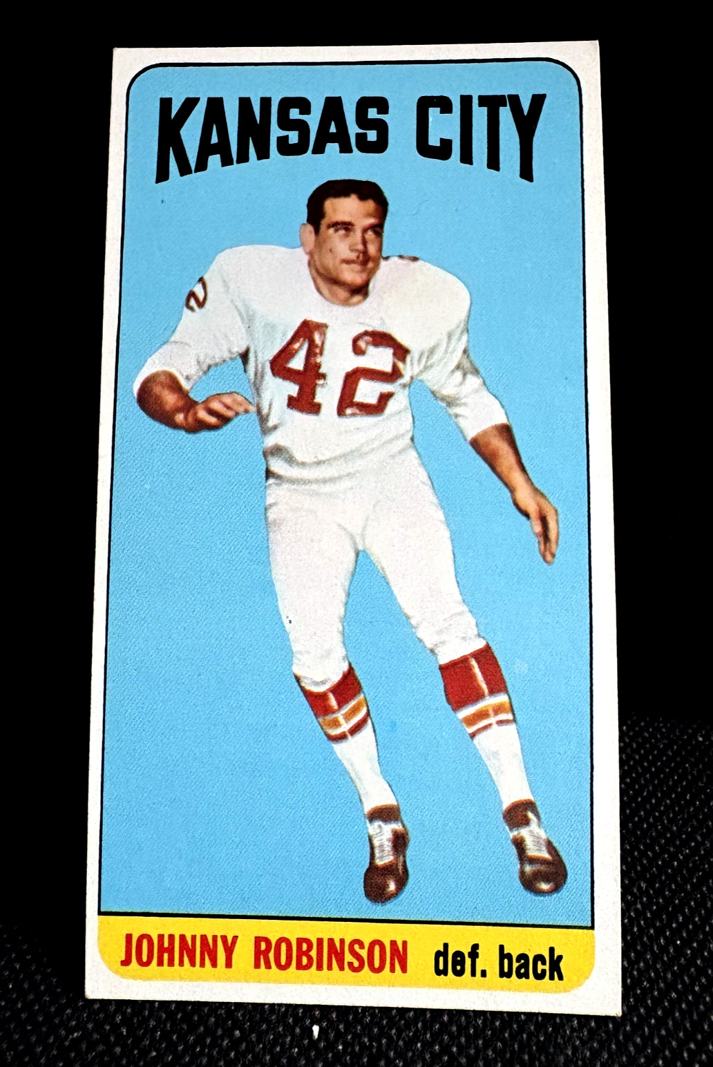 1965 TOPPS "JOHNNY ROBINSON" KANSAS CITY CHIEFS #109 NM-MT (COMBINED SHIP)