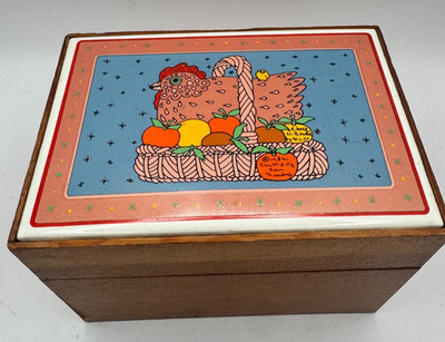 Vtg Taylor & NG San Francisco Hen Chicken Wood Recipe Box Farmhouse Cottage GUC