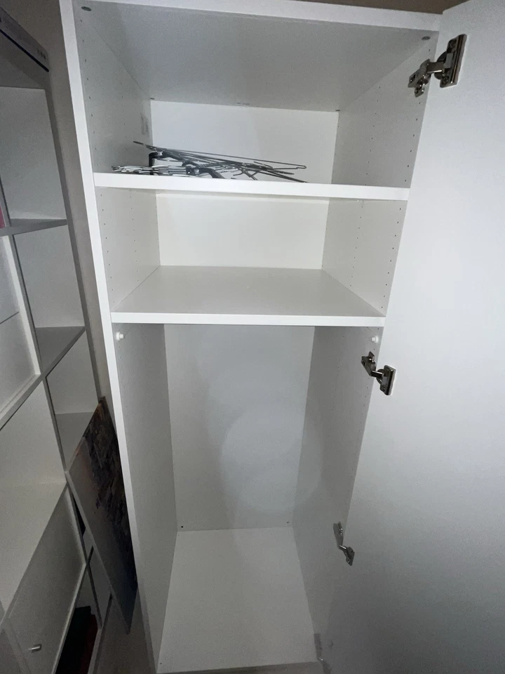 Schmaler Kleiderschrank (weiß)