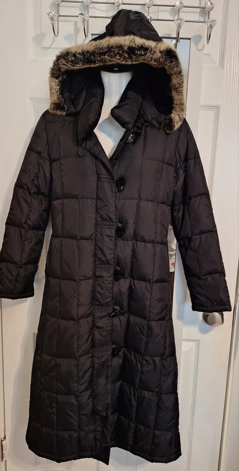 Chaqueta Parka acolchada negra de plumón Esprit de colección para mujer capucha cierre de botón/cierre de cremallera Foto 2 de 4