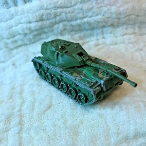 hot wheels army tank