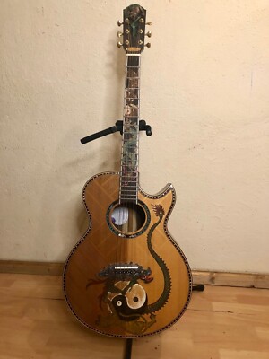 Blueberry Dreadnought Guitar,  Wayan Tuges - master crafted, Dragan Motiv, mint!