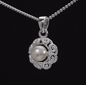 Anhänger aus Sterlingsilber mit Zuchtperlen Floral Rund Weiß Perlen Anhänger aus Sterlingsilber mit Zuchtperlen Floral Rund Weiß Perlen