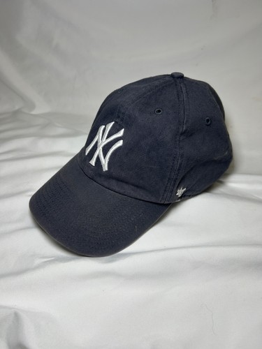 Cappello uomo marca '47 Navy New York Yankees franchising logo aderente grande