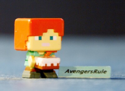 Mine Craft Collectible Mini Figures Dig In Series 4 Alex With Cake
