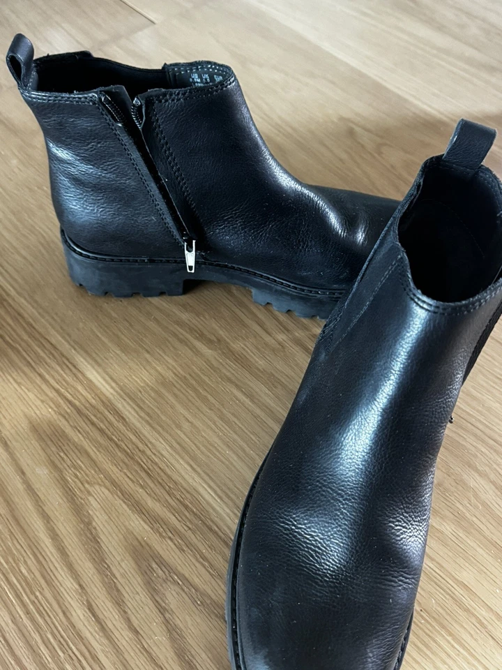 Zodiac Leather Chelsea Ankle Boot Black Size 8.5, Great Condition - Image 2 of 3