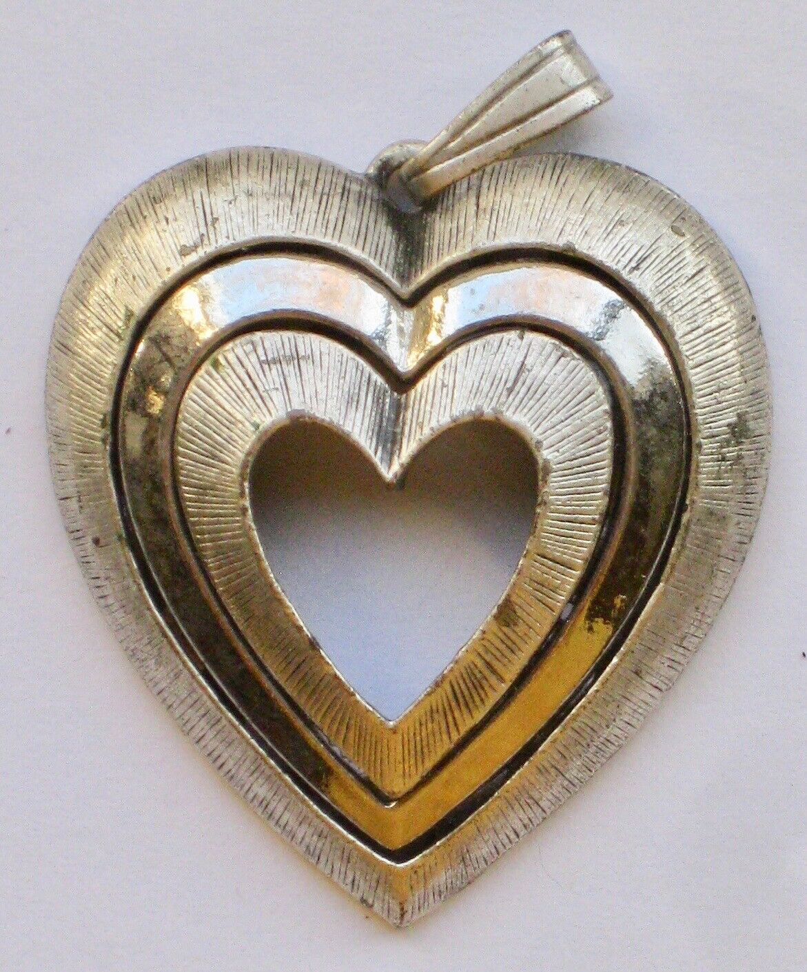 Popular brand in the world very old silver pendant in heart shape latest a of the