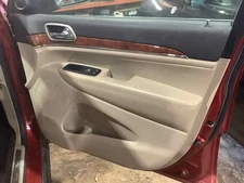 Used Driving Light fits: 2011 Jeep Grand cherokee Fog-Driving bumper mounted rou