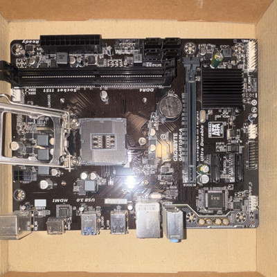 GIGABYTE GA-H110M-A MicroATX Motherboard & Core i5-6500 3.2GHz LGA1151 DDR4 ￼