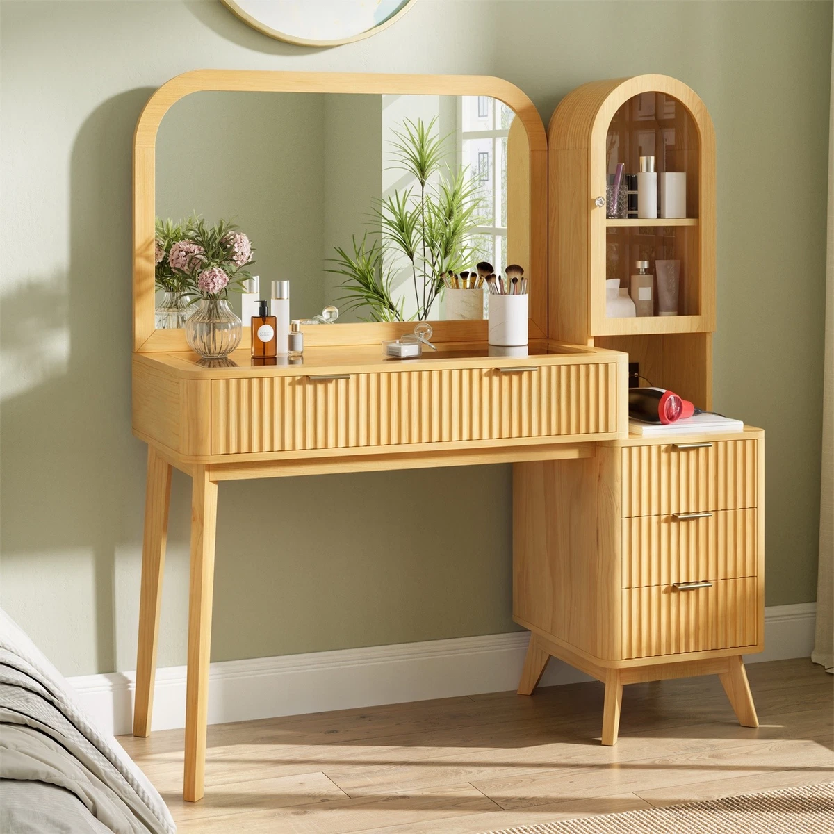 6 drawer beige dresser Realyn - White / Brown / Beige - Dresser