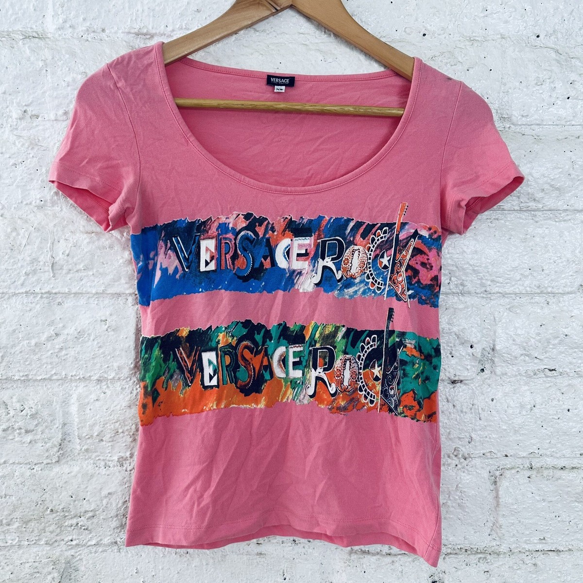 Tシャツ・カットソー Versace 'Strawberry patch' T-shirt Versace Women's pink Short Sleeve T-Shirt Top Size Xs | eBay
