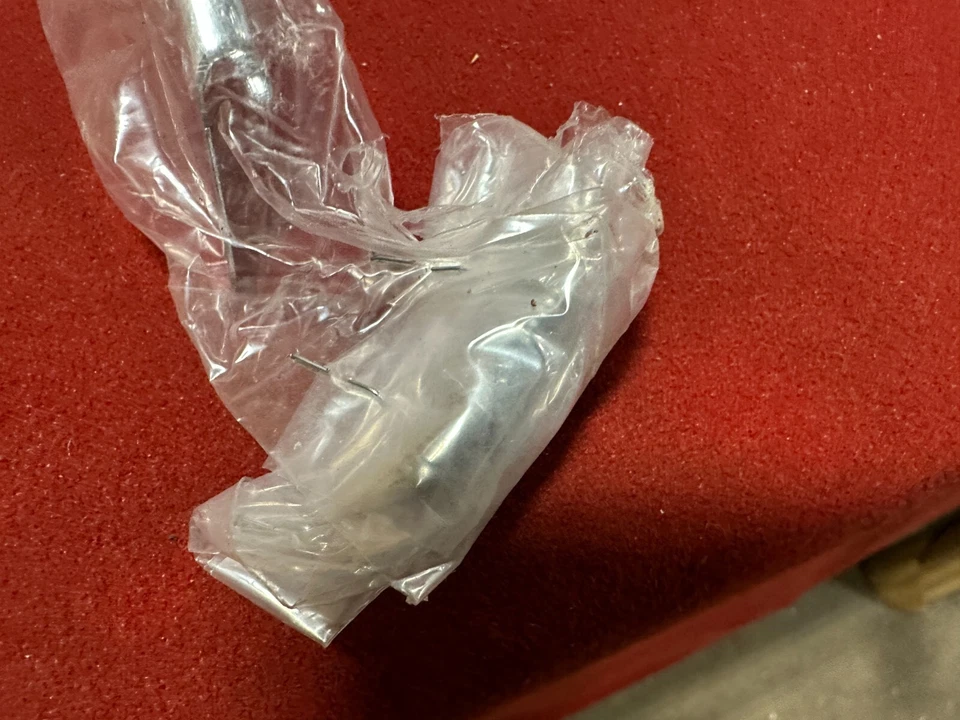 NOS 1970-1980 PONTIAC FIREBIRD RUEDA DELANTERA DERECHA BORDE MOLDURA GM 481536 70-80 Foto 2 de 4