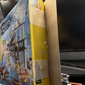 LEGO Pirates Soldiers Fort 70412 Complete Set Box Manual Minifigures 234 Pieces