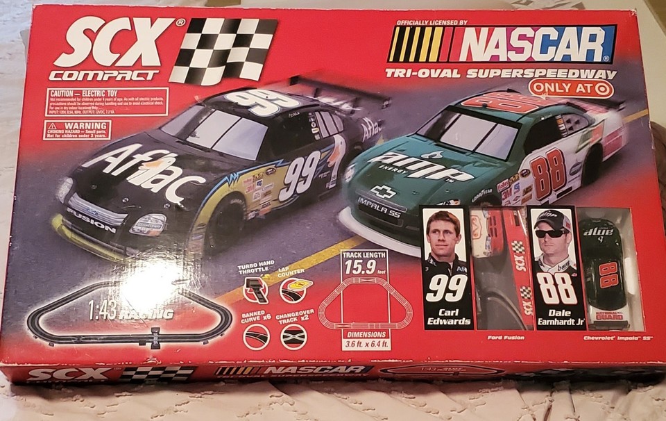 SCX Compact Nascar Tri-Oval Speedway 1:43 Slot Racing Set #31650 ...