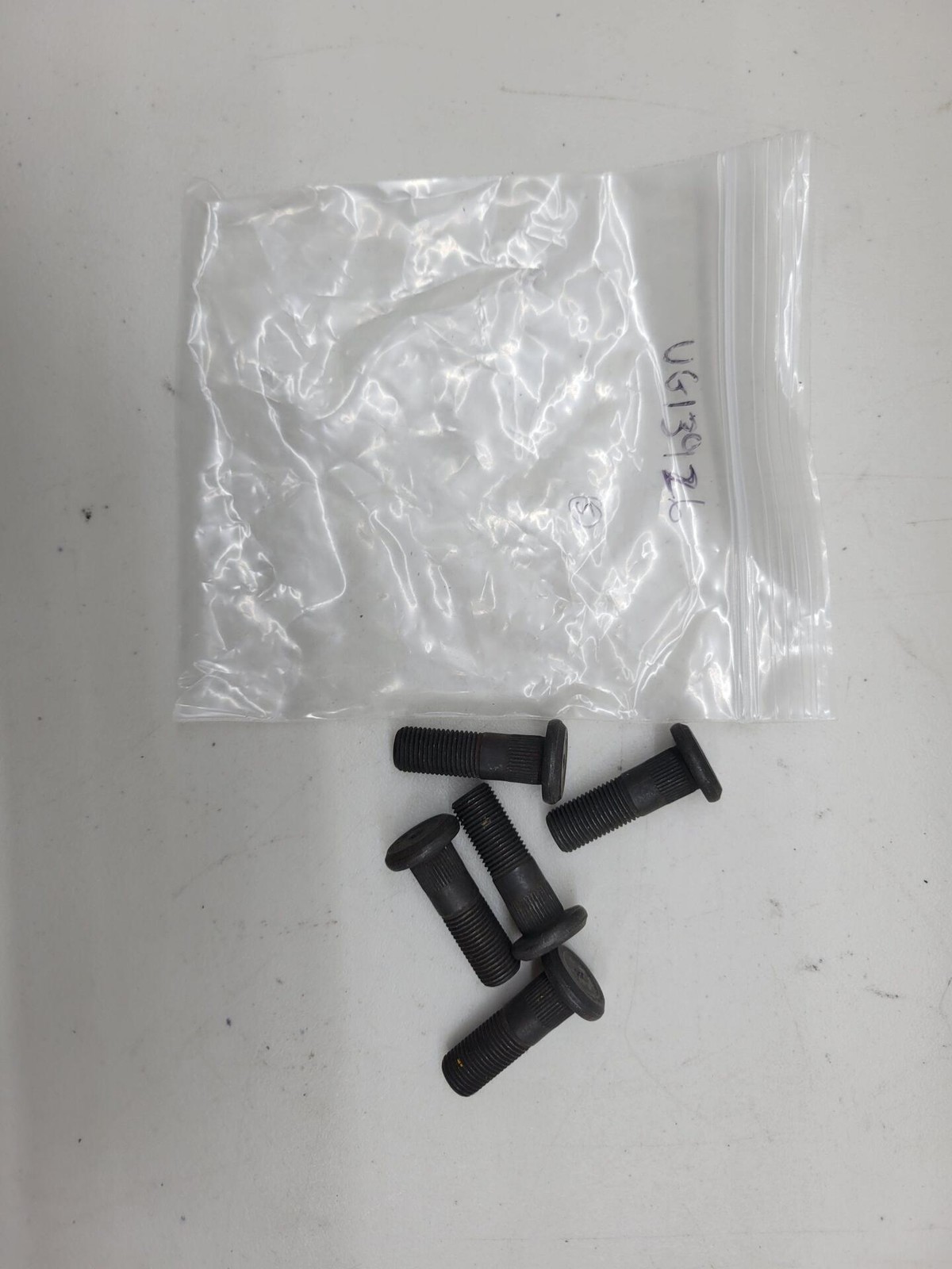 Rolls Royce / Bentley RIGHT HAND WHEEL STUD UG13926