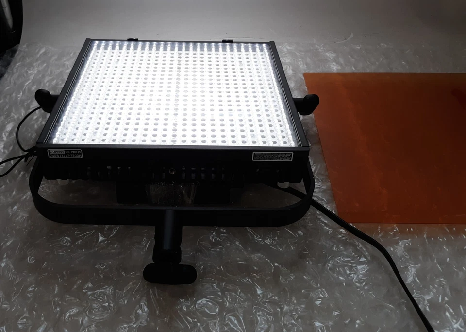 Panel Litepanels LP-1x1 5600k-Flood Low Pro con soporte + CA + filtro naranja *PROBADO* Foto 3 de 4