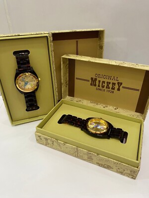 Disney Donald Daisy Duck Arm Move Original Mickey Since 1928 Quartz Wrist Watch