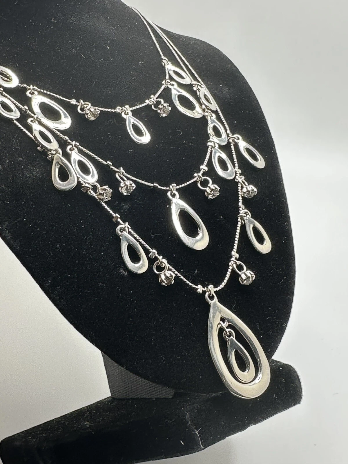 VETEMENTS Nuova collana Worthington 3 livelli tono argento lucido con cristalli trasparenti splendida