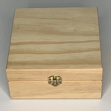 Soligt Wooden Hinged Essential Oil Storage Box 25 Slots Front Clasp w/Labels