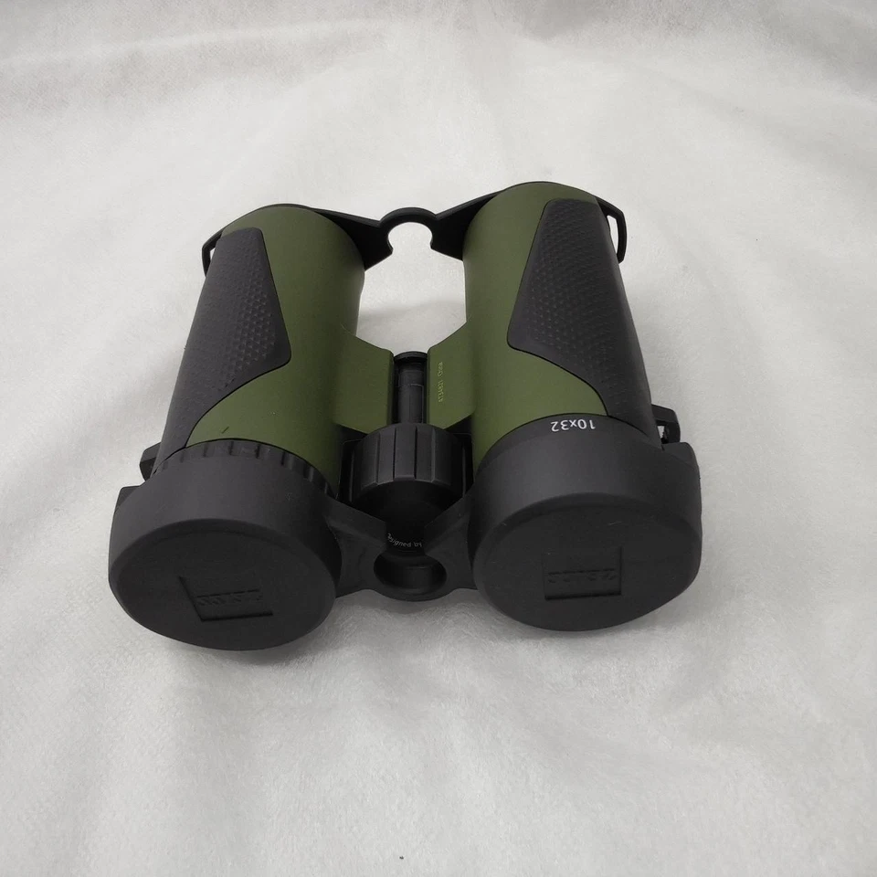 ZEISS TERRA ED 10x32 Binoculars Wide Focus Vivid Colors Case Included Used - Image 4 of 4