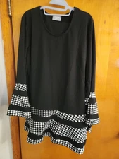 Masseys Womens XL Black Bell Sleeve Top and Pants Set With Houndstooth Accents.