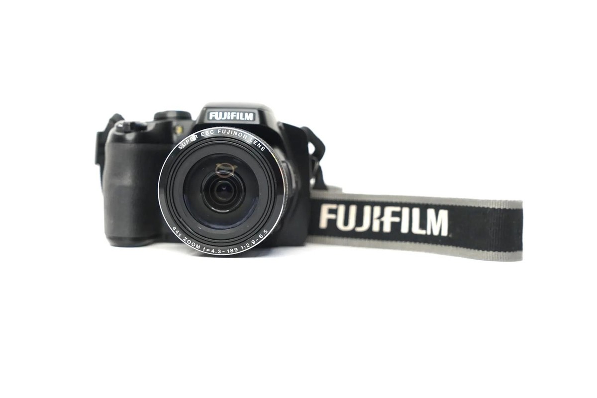 Fujifilm FinePix S8400W Digital Camera 16 MP 44x Superwide Zoom