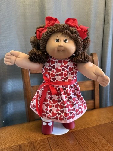 1980s Cabbage Patch Kid Brown Hair Brown Eyes One Tooth Valentine Heart Dress