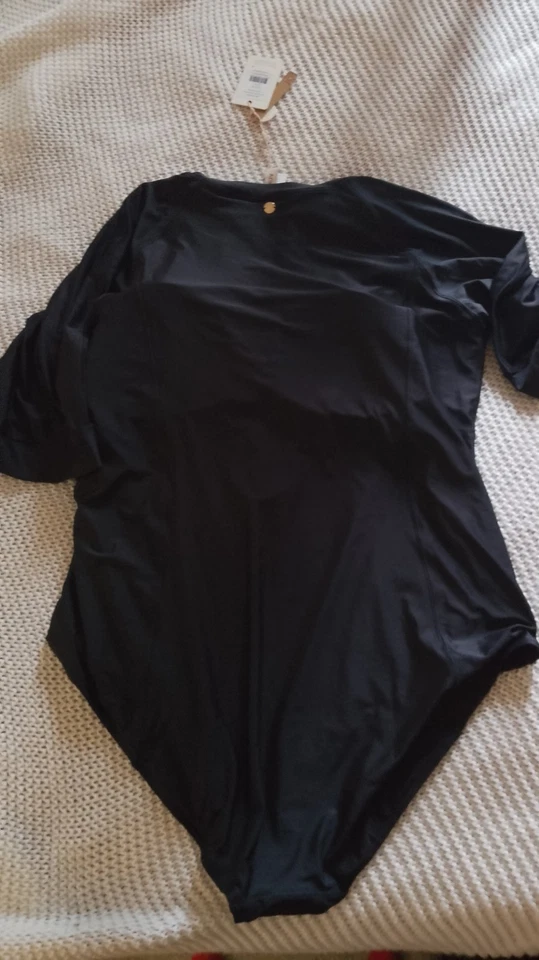 Traje de baño Artesands UPF50+ de una pieza- taza multiajuste seguro para el sol negro nuevo con etiquetas Foto 2 de 4