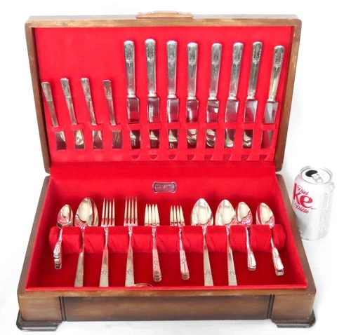 1940s – ROGERS 1881 - ART DECO « Lady Drake » 60 pieces SILVERWARE in Wooden Box