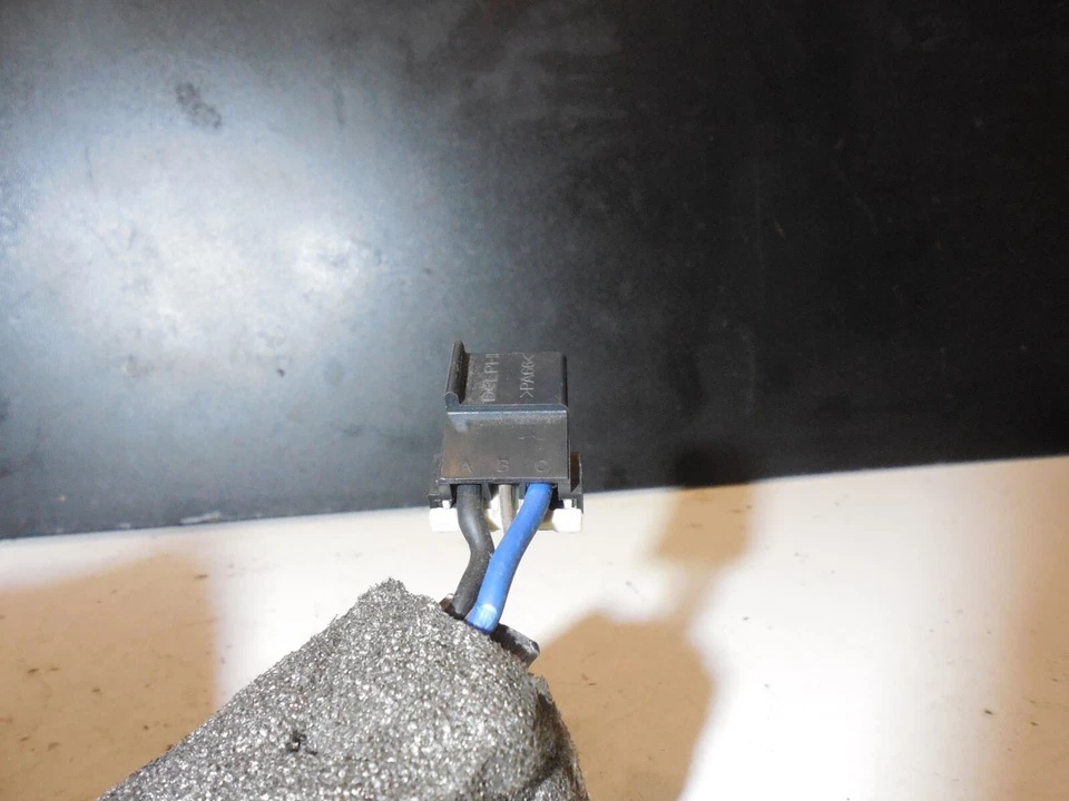 Módulo de cableado arnés telar conector enchufe 30007502C00 GM Chevy 00-02 Saturn SC2 Foto 4 de 4