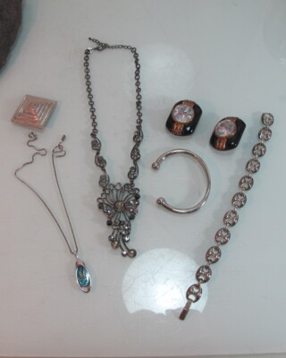 Konvolut Modeschmuck Kette Blüten Armband ect. (183)