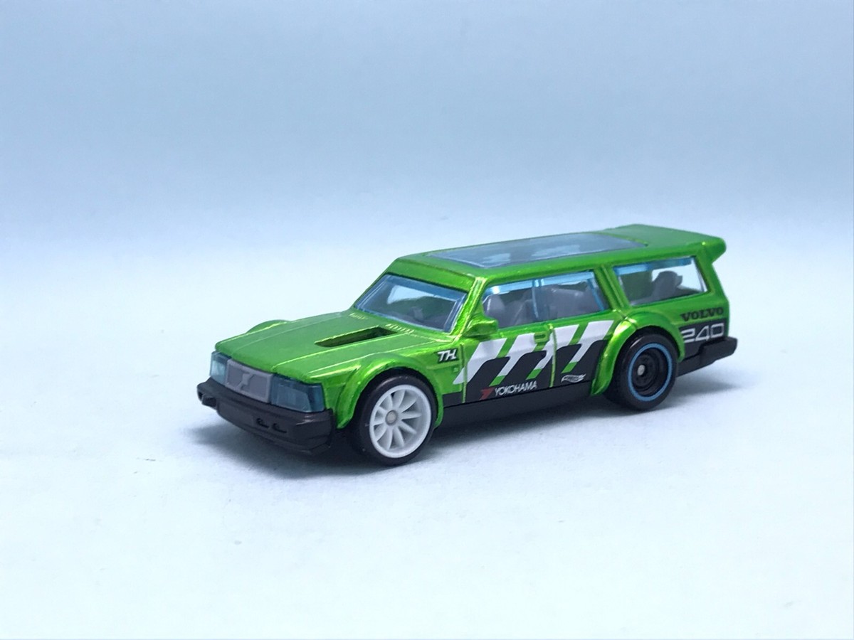 ミニカー Hot Wheels Volvo 240 Drift Wagon Hot Wheels Volvo 240 Drift Wagon HW Slammed Kids Model
